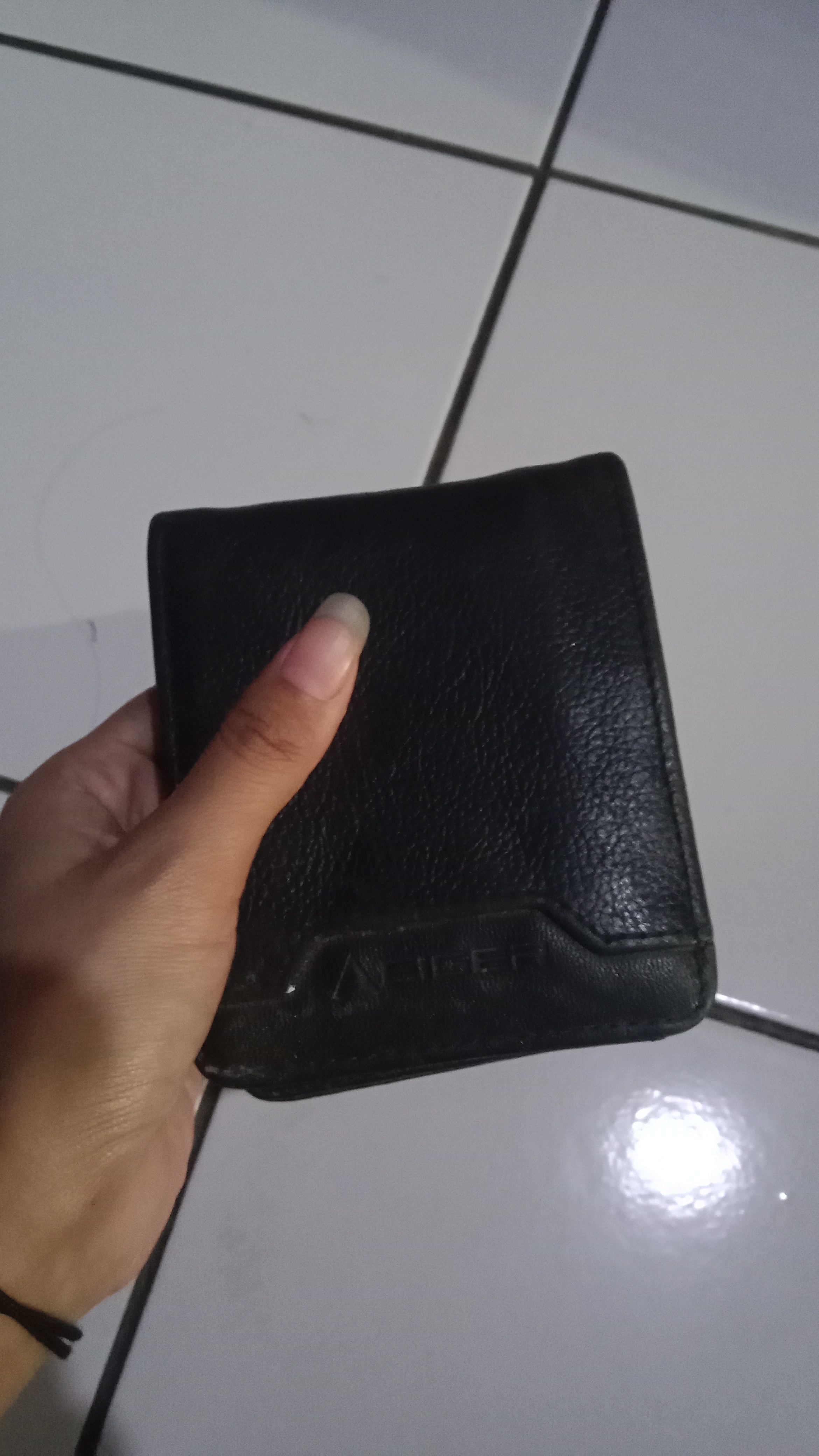 Foto laporan dompet Eiger warna hitam (TB1557)