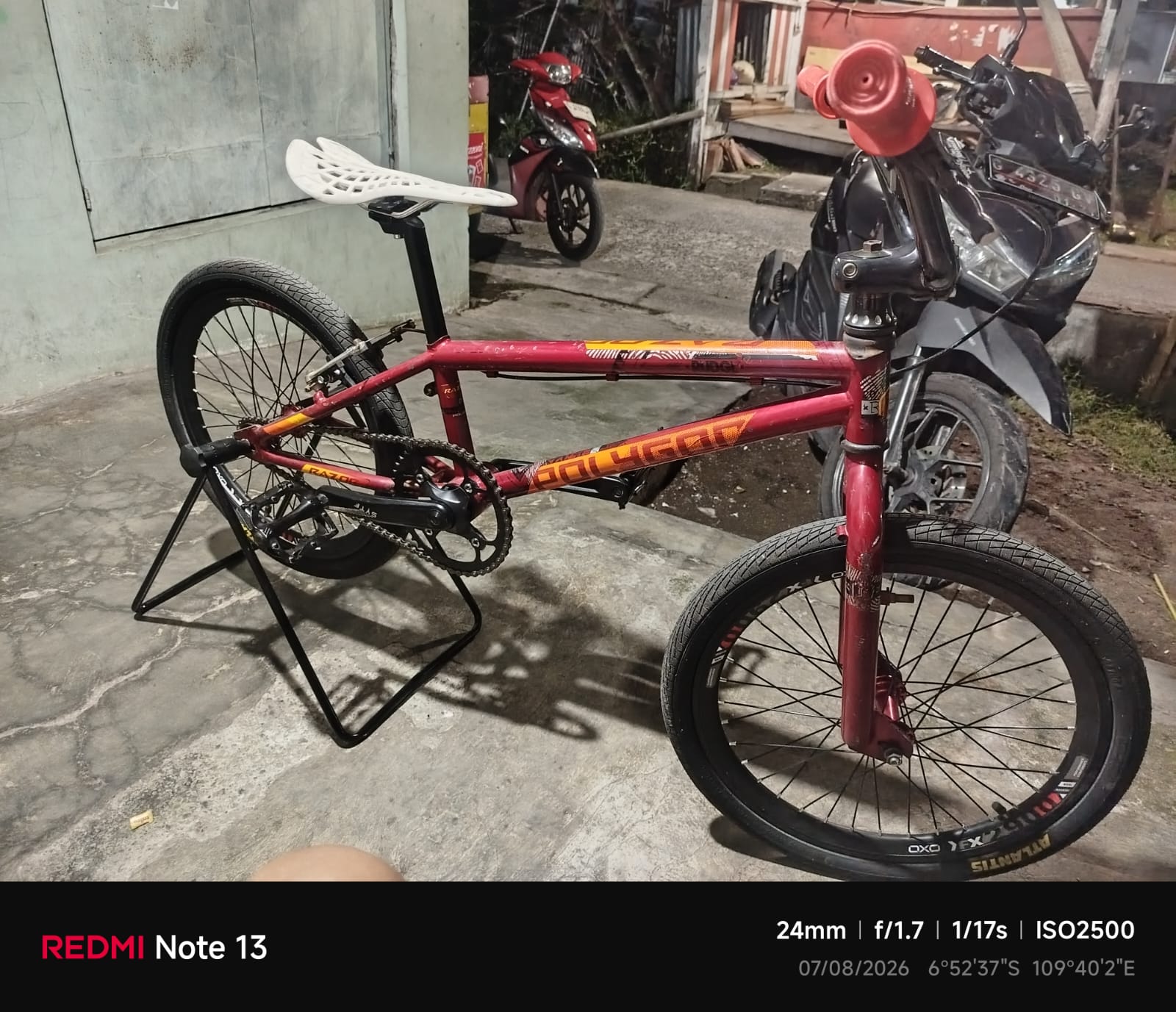 Foto laporan Sepeda BMX Polygon warna merah seperti Razor (PC0007)