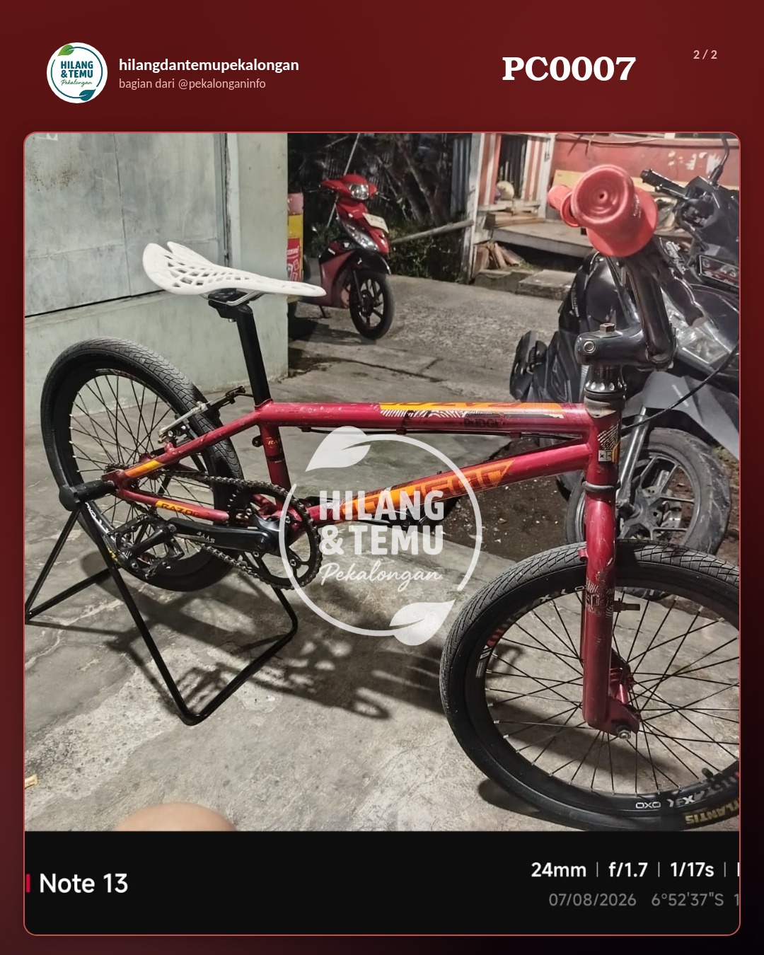 Slide 2 laporan Sepeda BMX Polygon warna merah seperti Razor