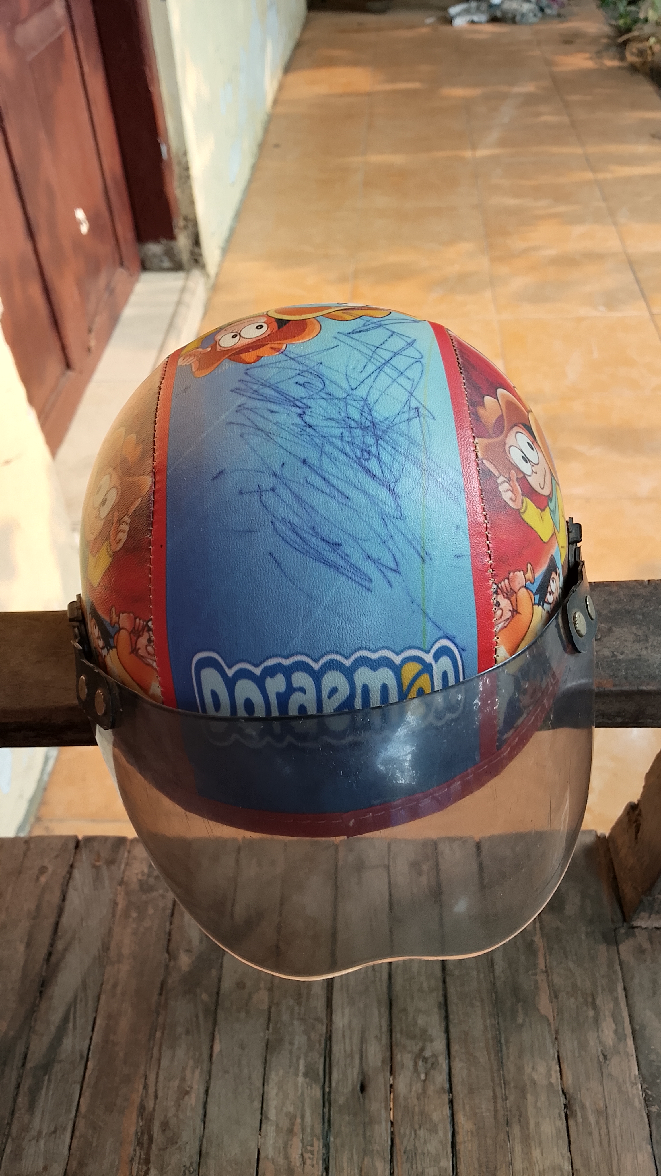 Foto laporan helm anak kecil gambar doraemon dan nobita (TB1606)
