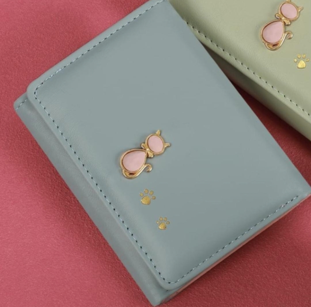 Foto laporan Dompet berwarna biru muda (HB8003)
