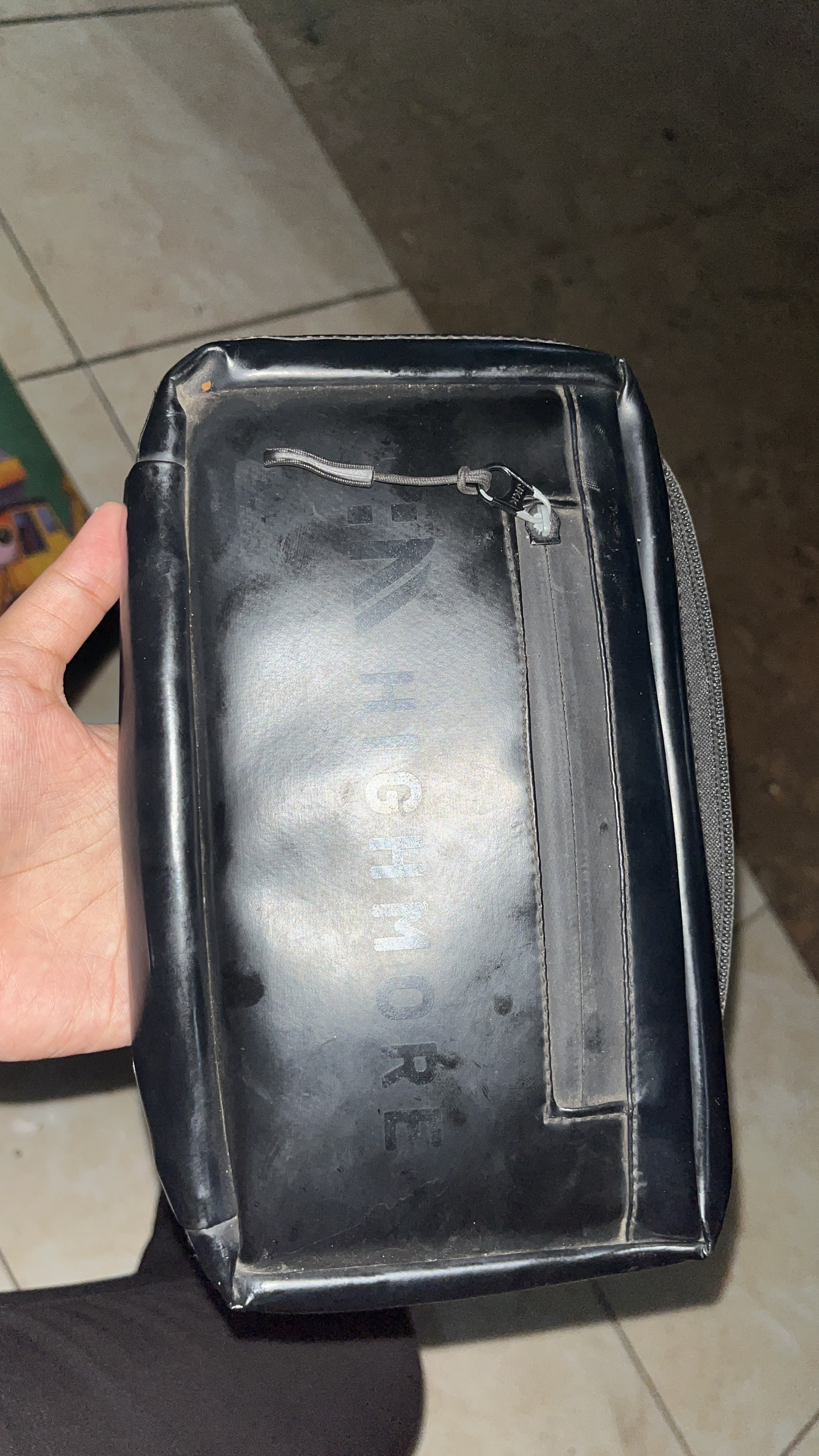 Foto laporan tas warna hitam (TB1614)