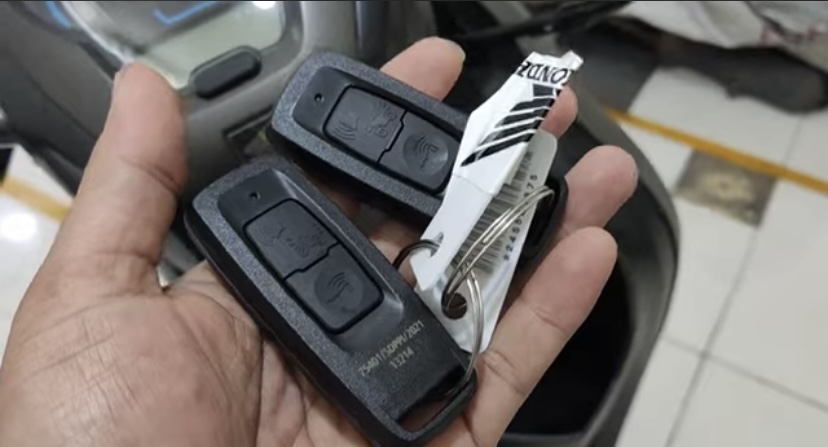 Foto laporan Remot kunci motor scoopy beserta id tag nya (HB0001)