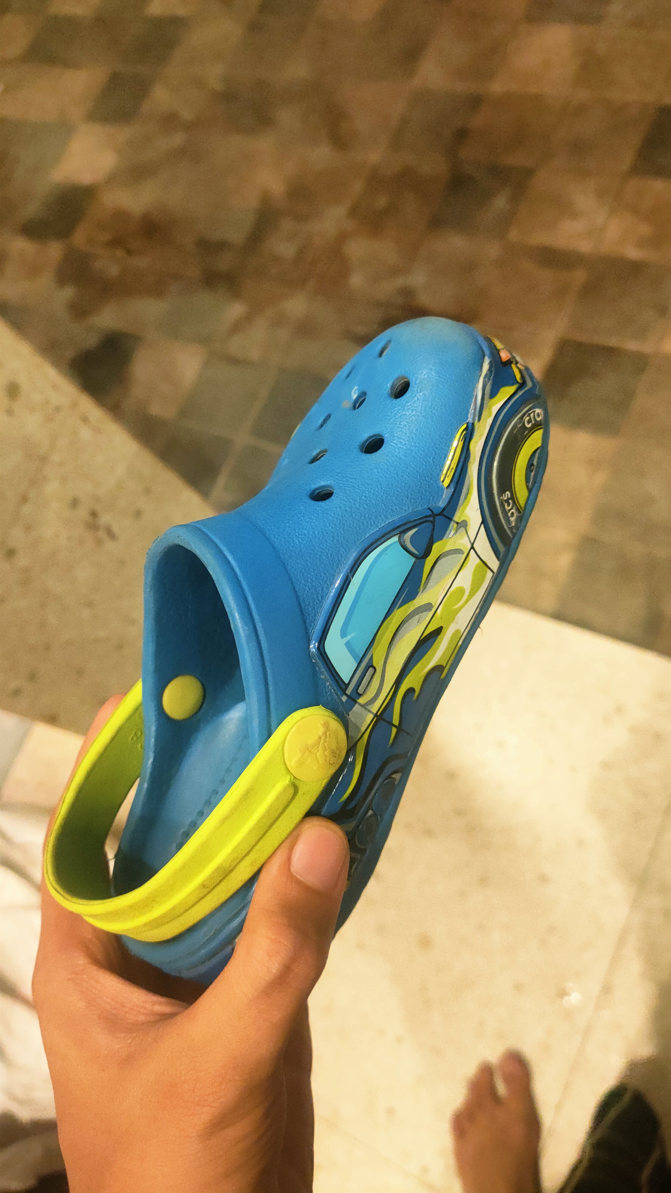 Foto laporan Sandal Crocs anak (HB0061)