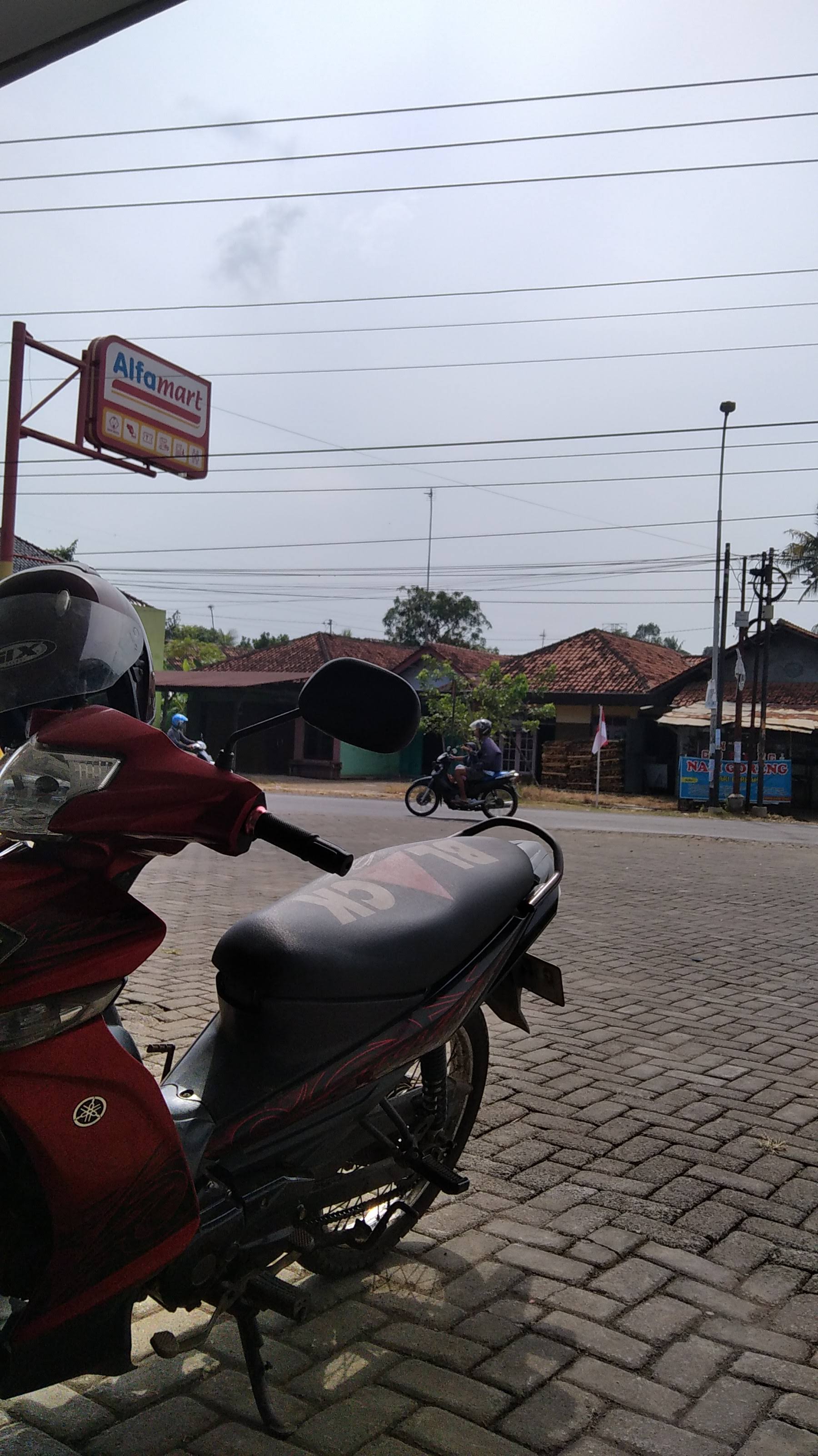 Foto laporan motor vega zr merah marun (HB0196)