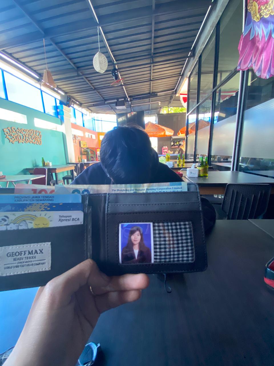 Foto laporan dompet (HB0256)
