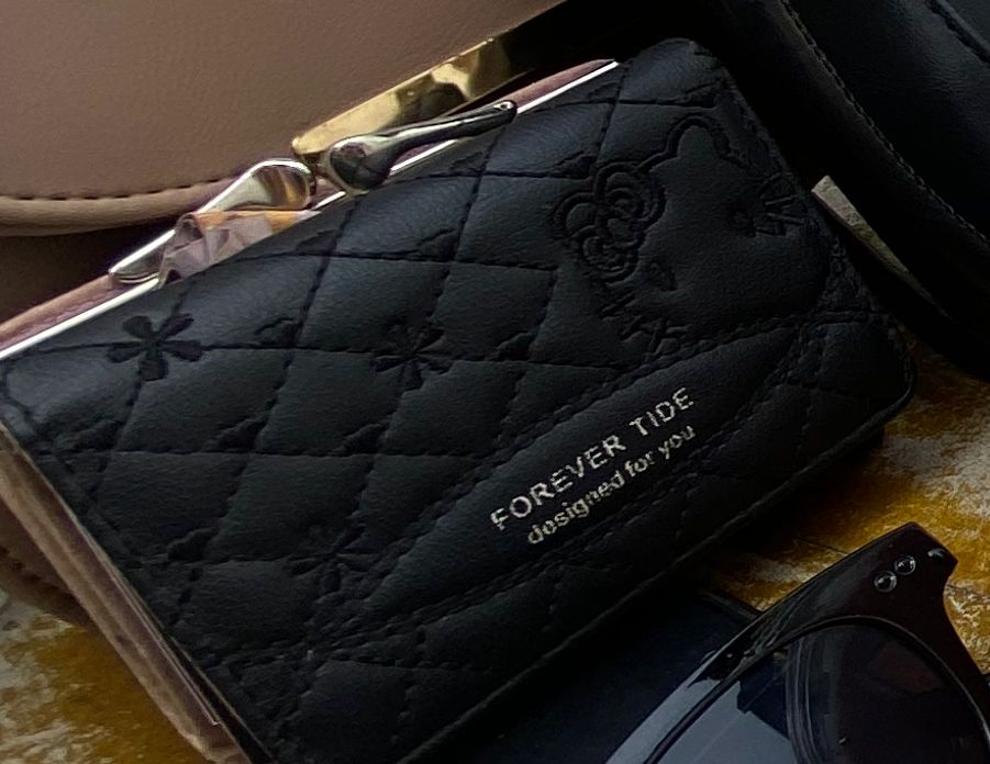 Foto laporan Dompet warna hitam polos (HB0393)