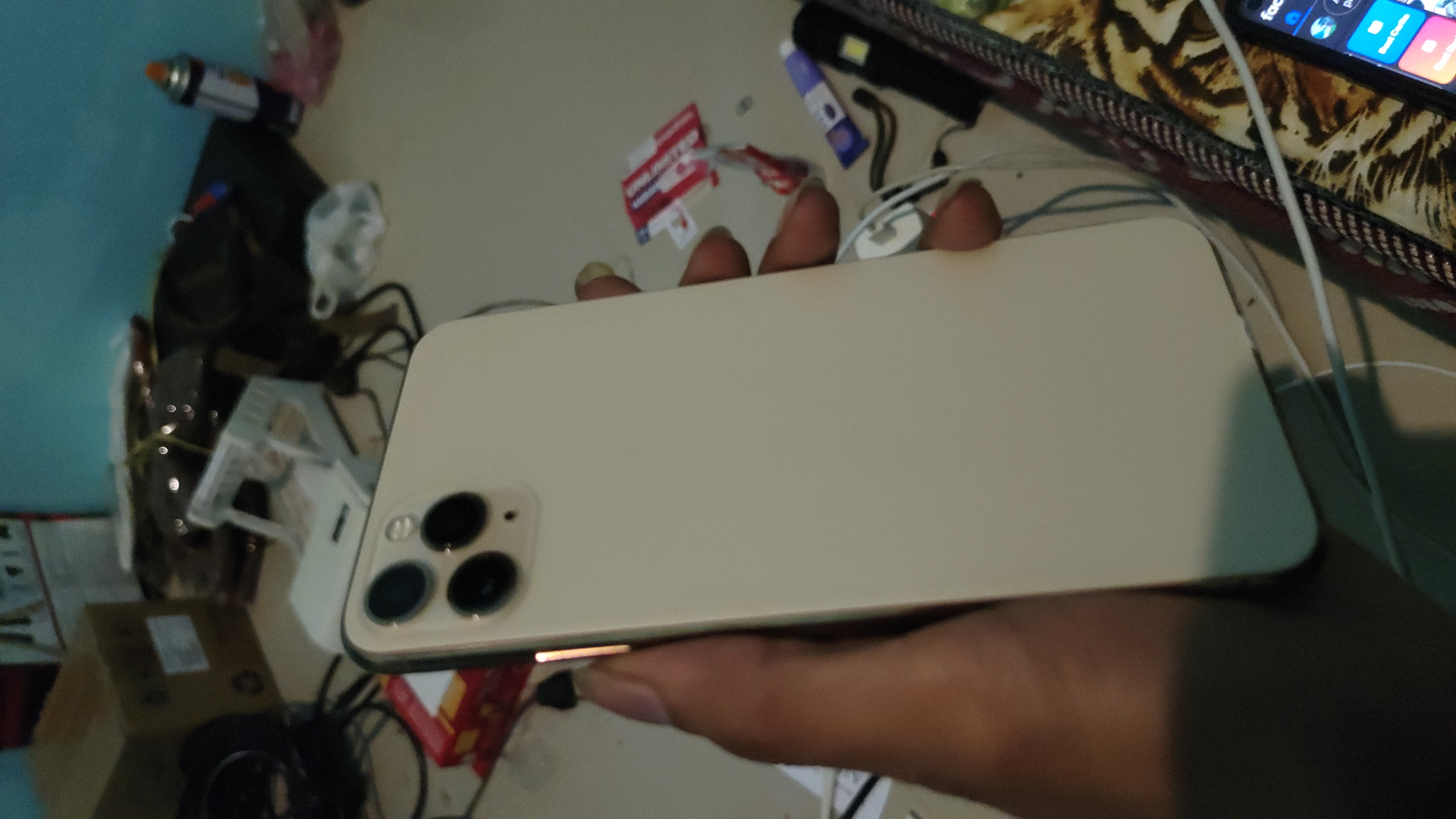 Foto laporan Iphone11pm256inter warna gold (HB0703)