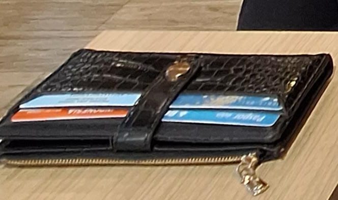 Foto laporan Dompet warna hitam (HB0794)