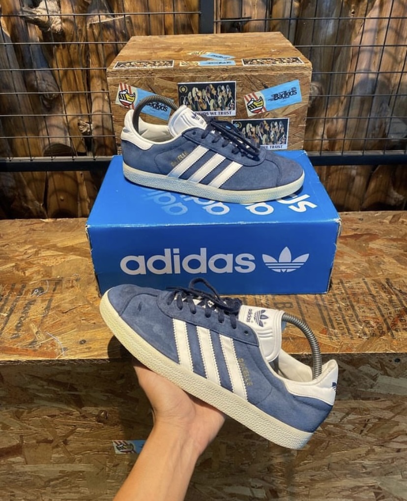 Foto laporan Sepatu adidas gazele sebelah kiri (HB1237)