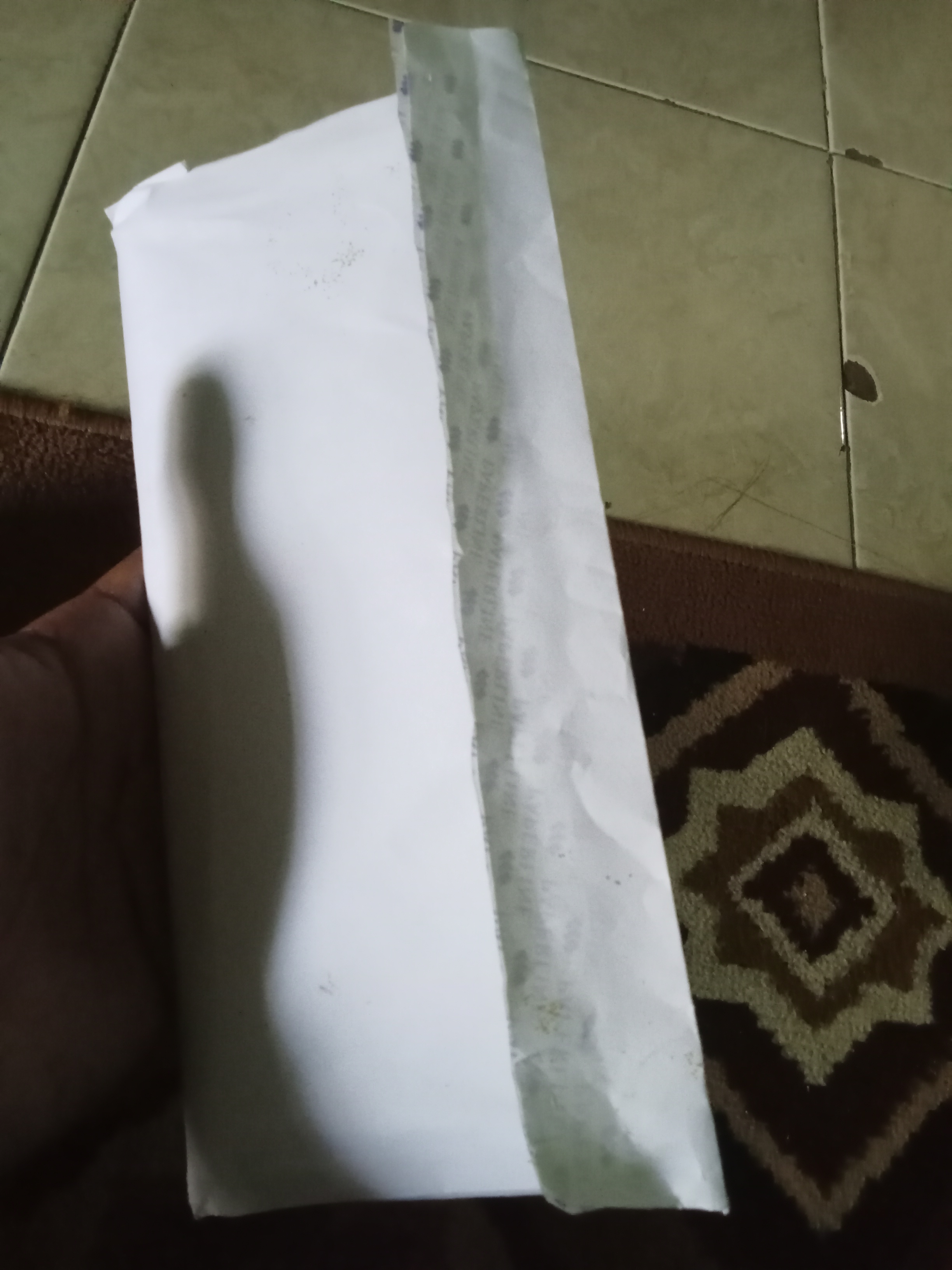 Foto laporan Amplop putih berisi KIS KTP surat kontrol dan tiket antrian kontrol (HB1420)