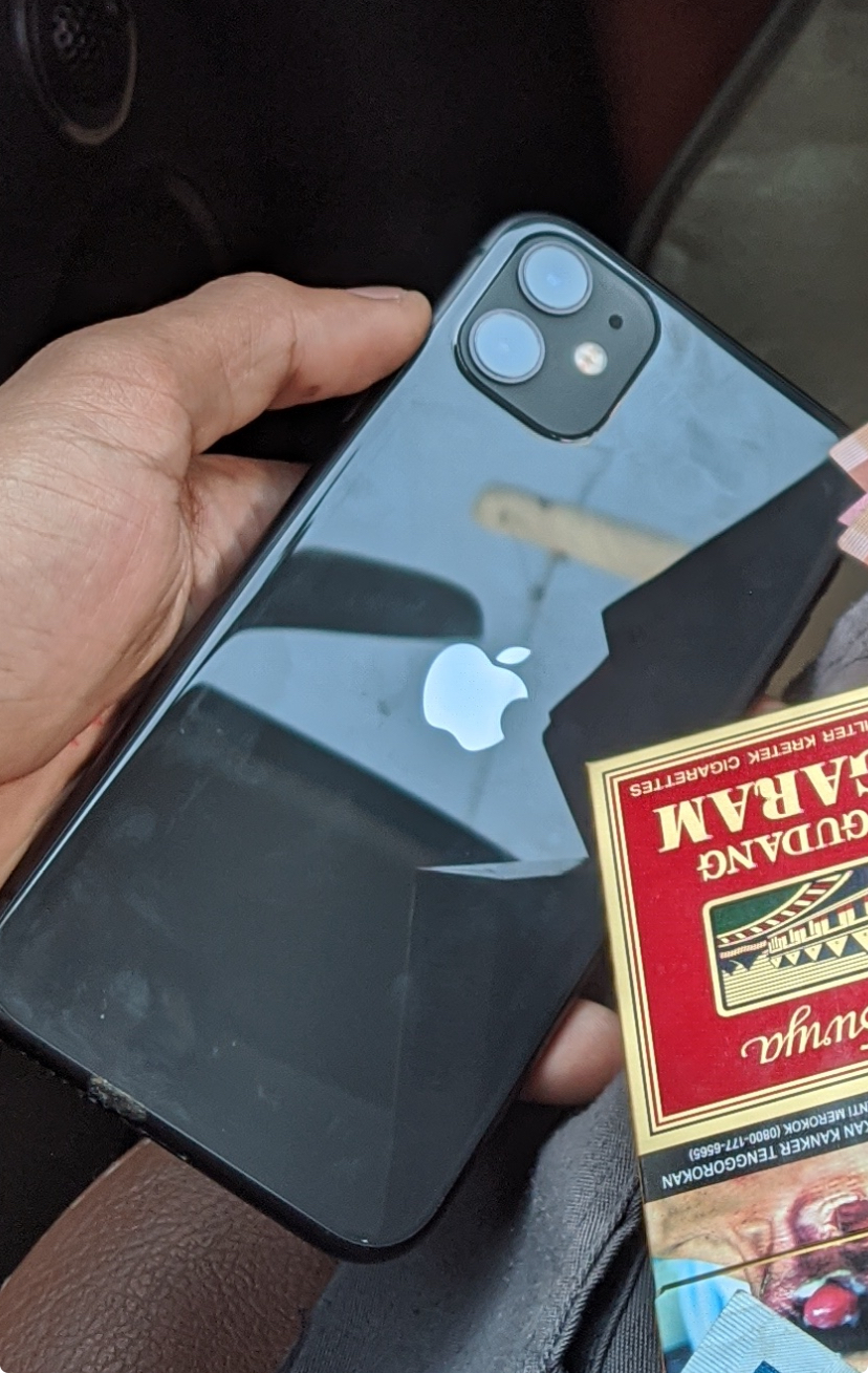 Foto laporan IPHONE 11 HITAM (HB1601)