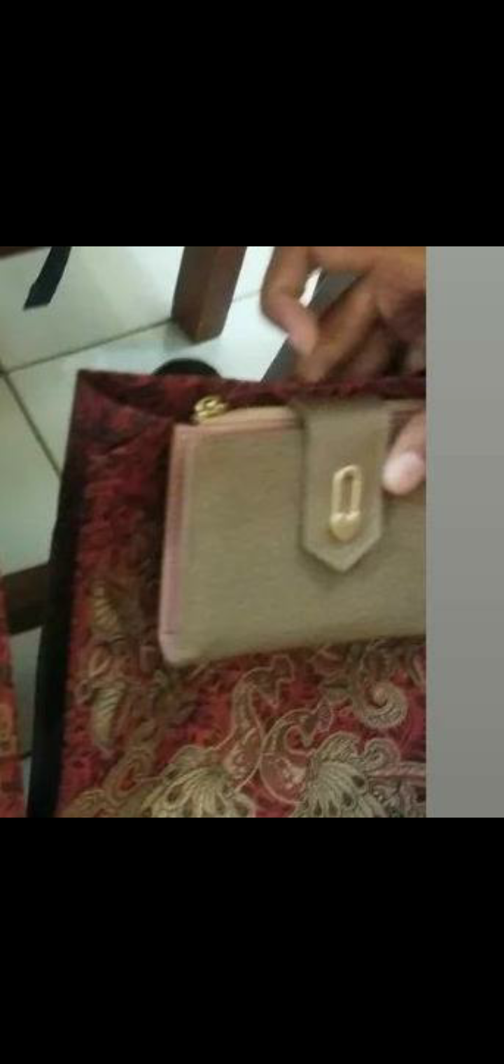 Foto laporan dompet (HB1861)