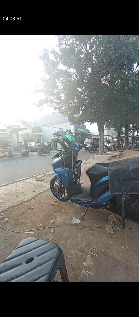 Foto laporan motor vario stiker full body warna biru plat G 6394 SH (HB2149)