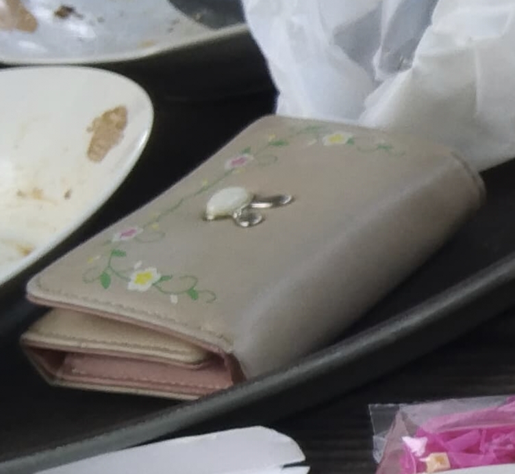 Foto laporan dompet (HB2266)