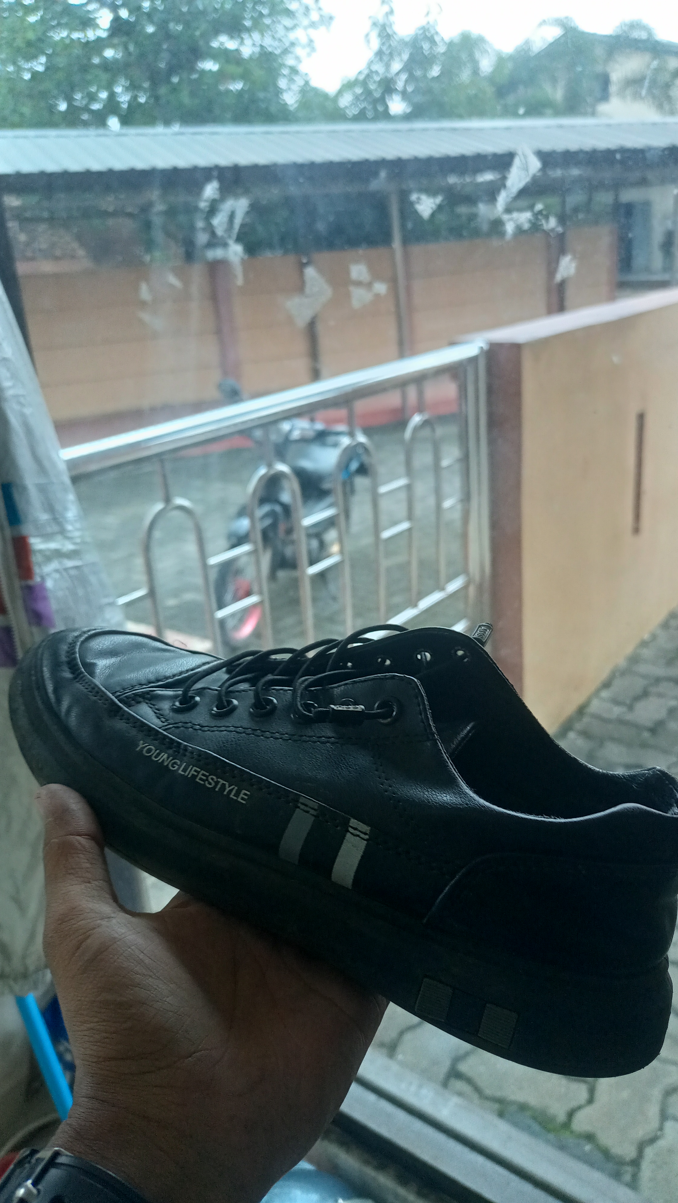 Foto laporan Sepatu (HB2528)