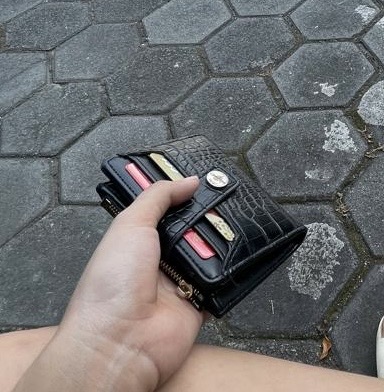 Foto laporan dompet warna hitam (HB2572)