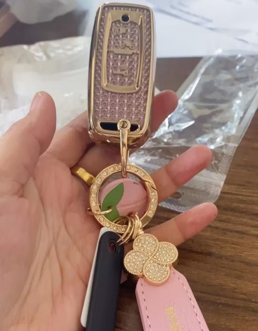 Foto laporan Kunci motor keyless warna pink (HB2708)