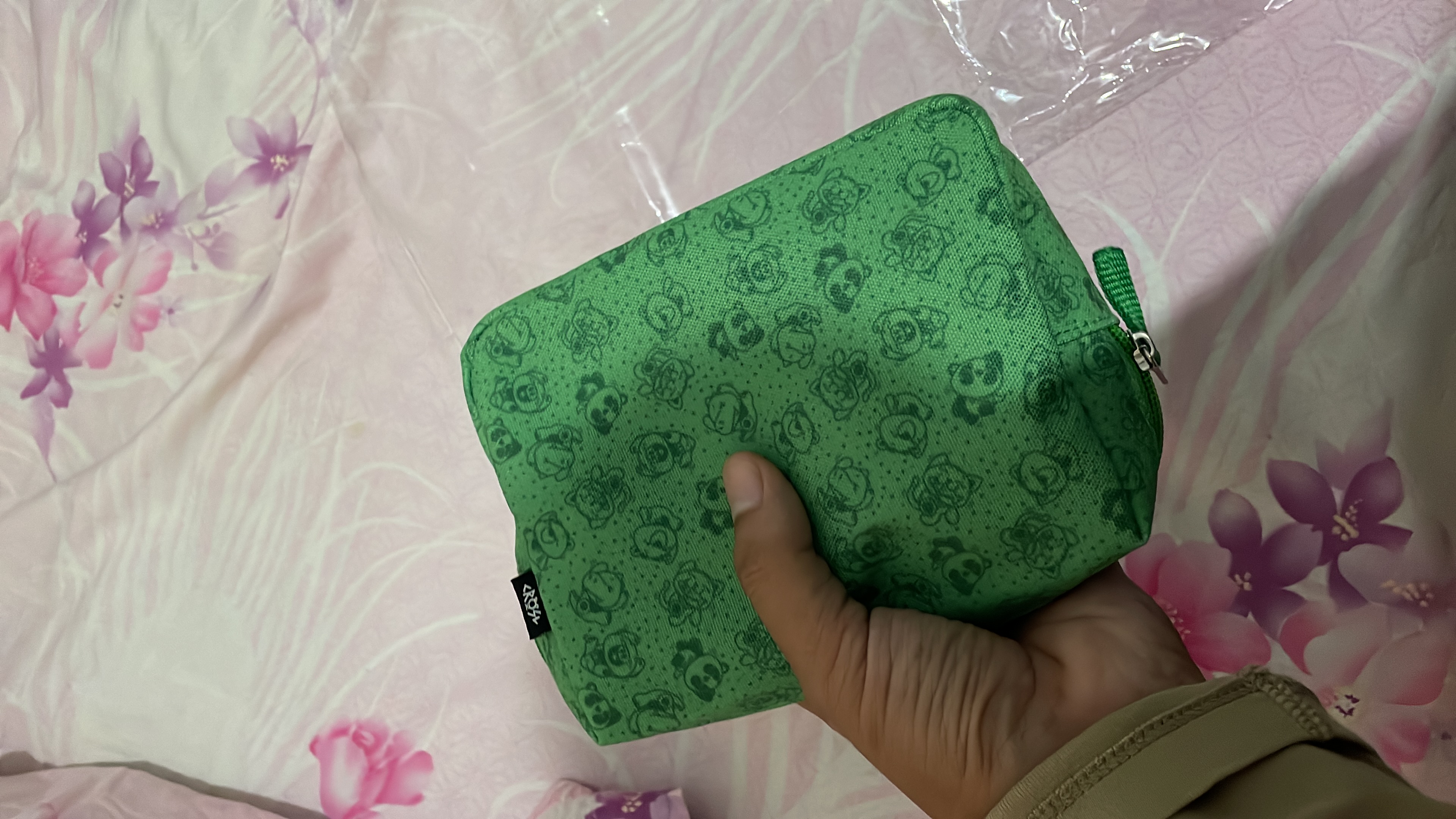 Foto laporan Pouch Merk CRSL Warna Hijau (HB2757)
