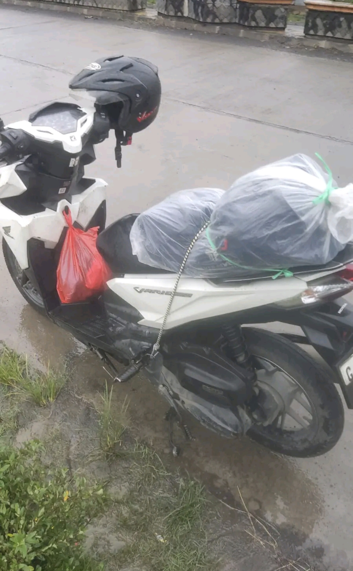 Foto laporan Motor vario dan helm (HB2780)