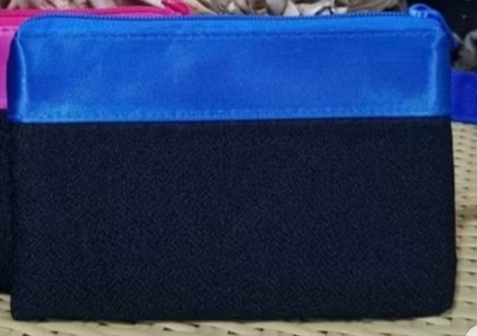 Foto laporan dompet dan beberapa uang (HB2787)