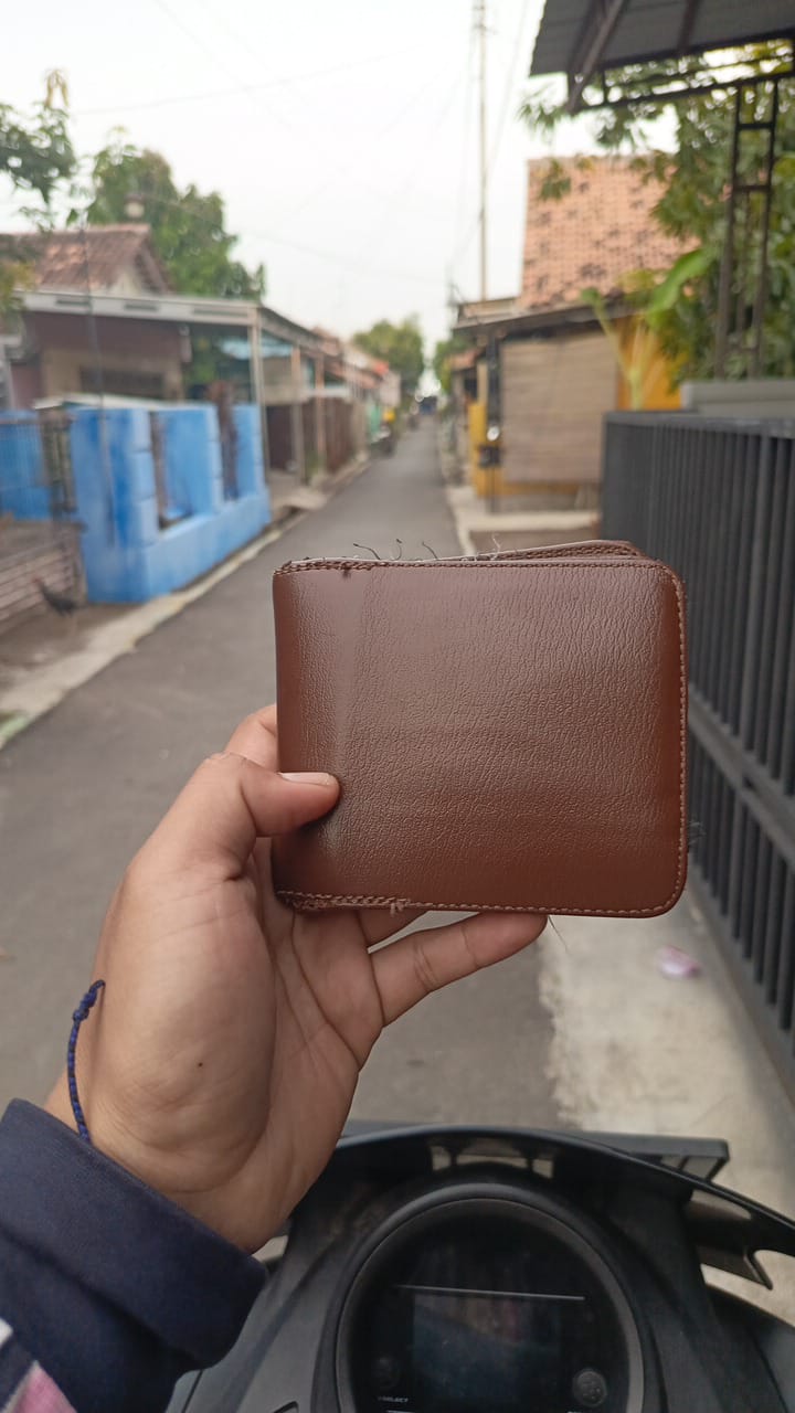 Foto laporan Dompet warna coklat (HB2880)