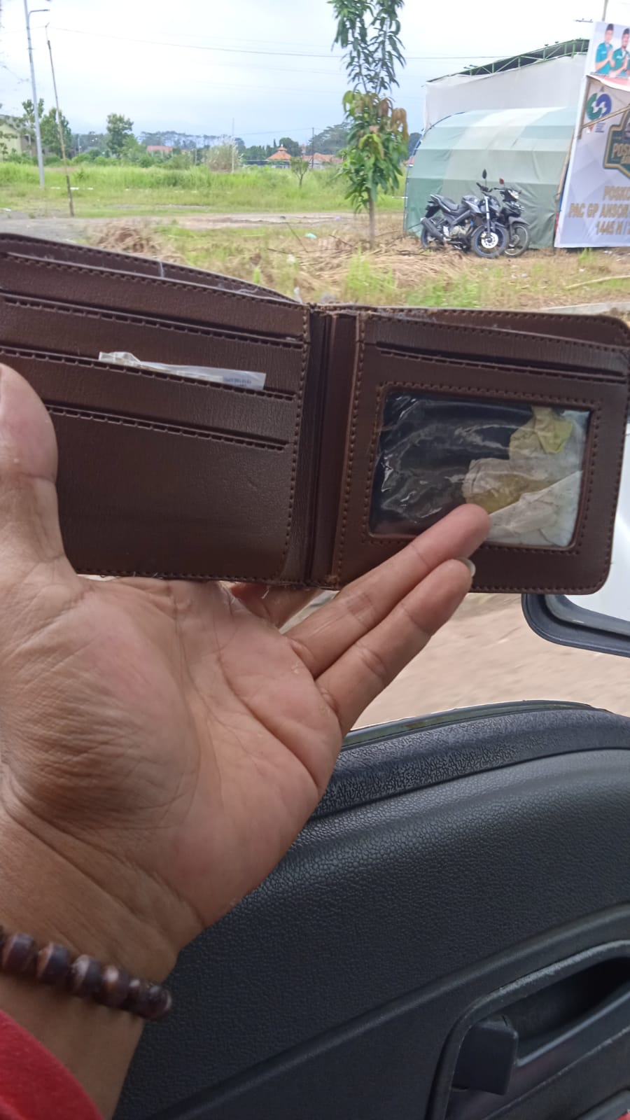 Foto laporan Dompet (HB2887)