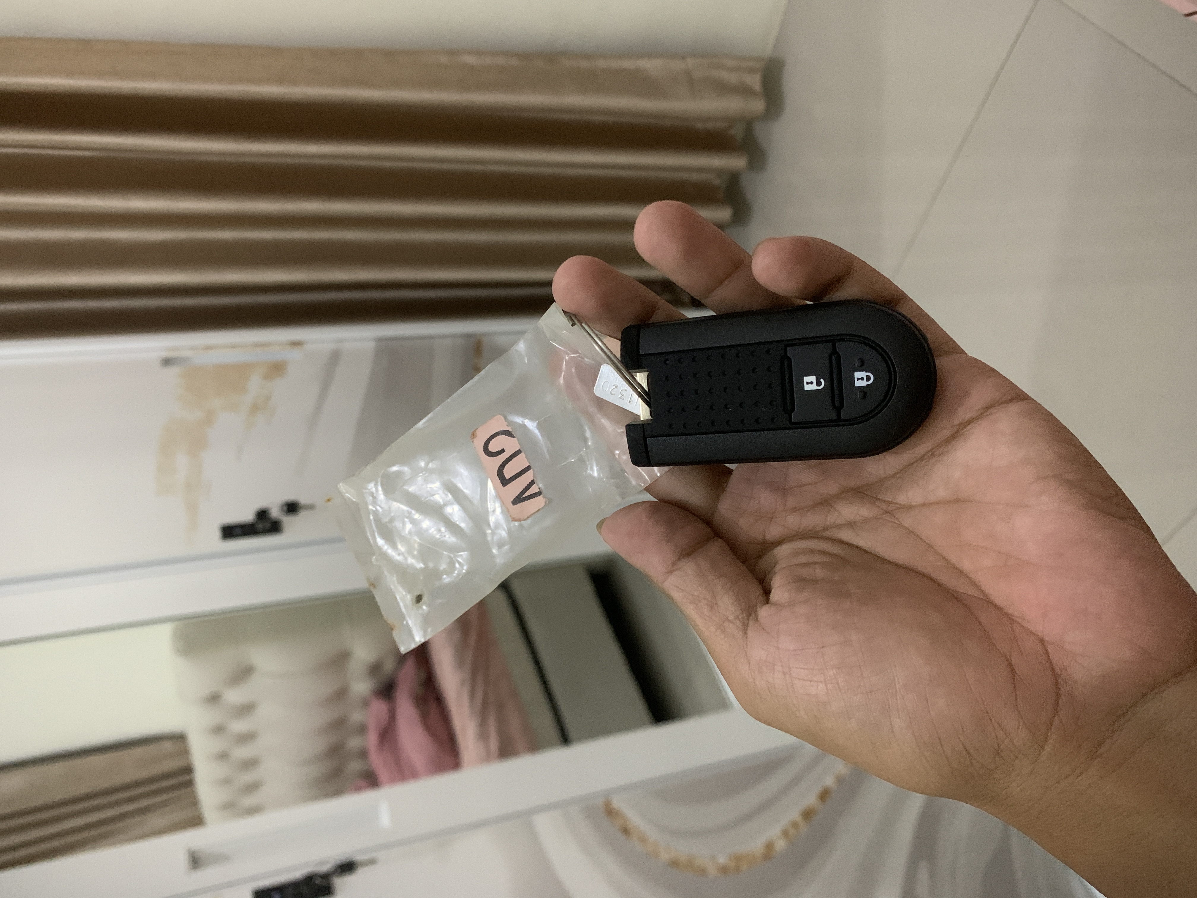 Foto laporan -Kunci Mobil Terios (Keyless) & Dompet hitam beserta STNK A.n Restu Maulana Nopol : G 1076 MK (HB2975)
