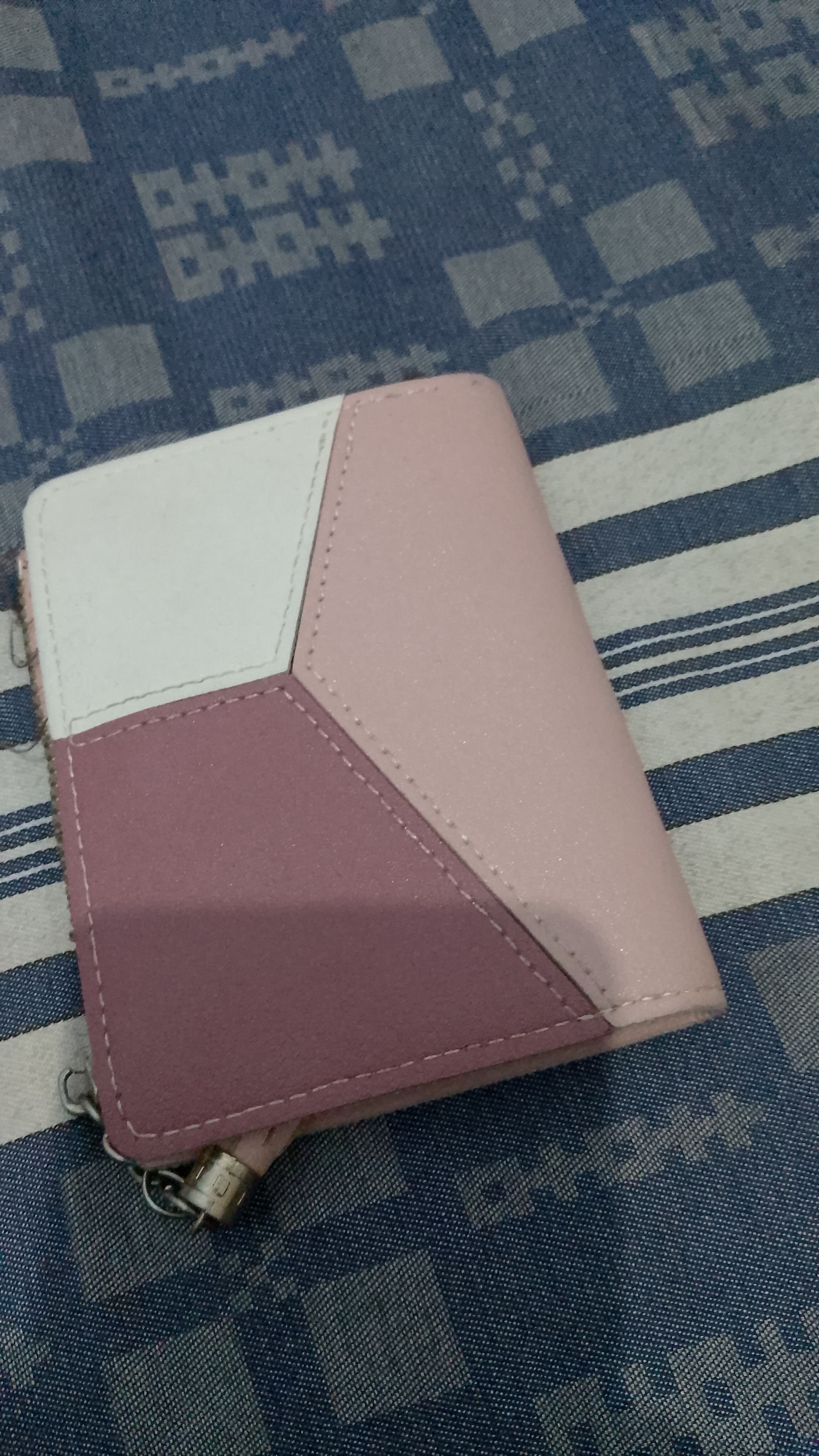 Foto laporan Dompet beserta isinya (HB2980)