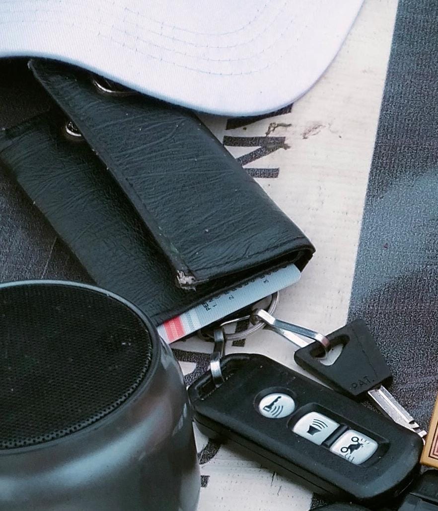 Foto laporan remot pcx ada dompet hitam (HB2993)
