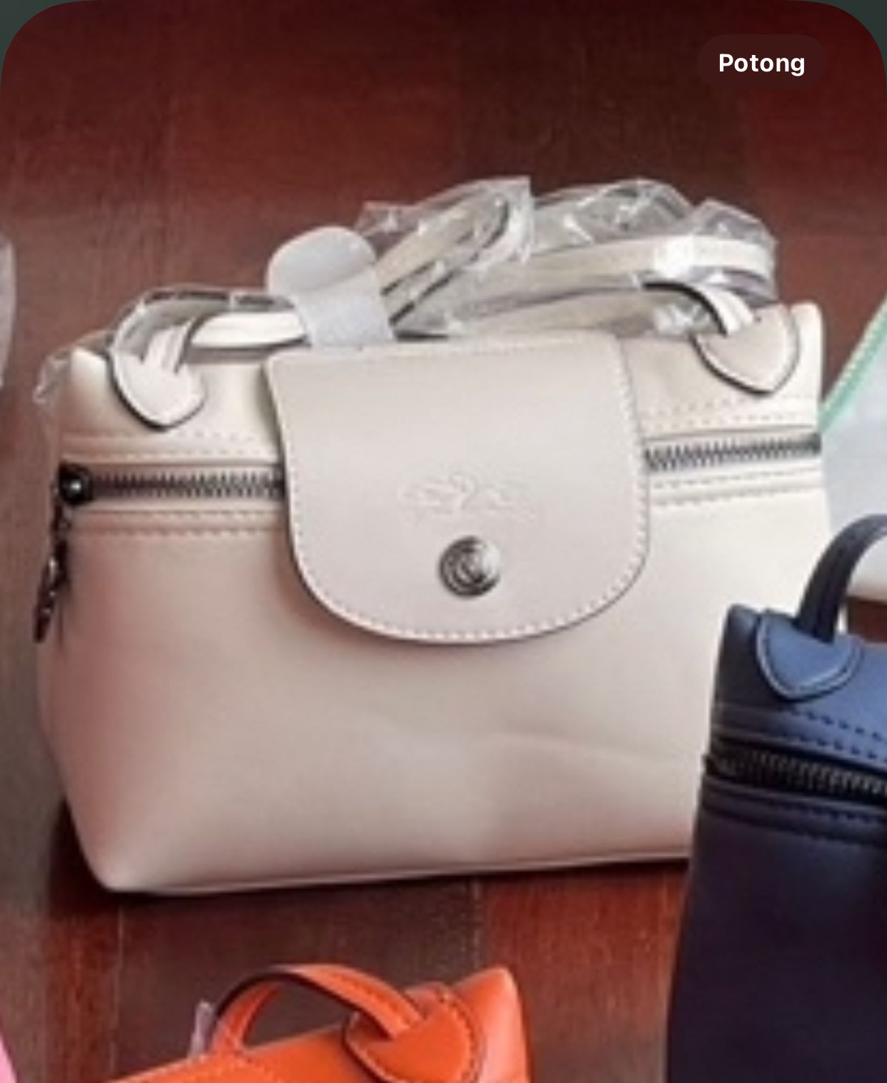 Foto laporan Tas selempang wanita (HB3079)
