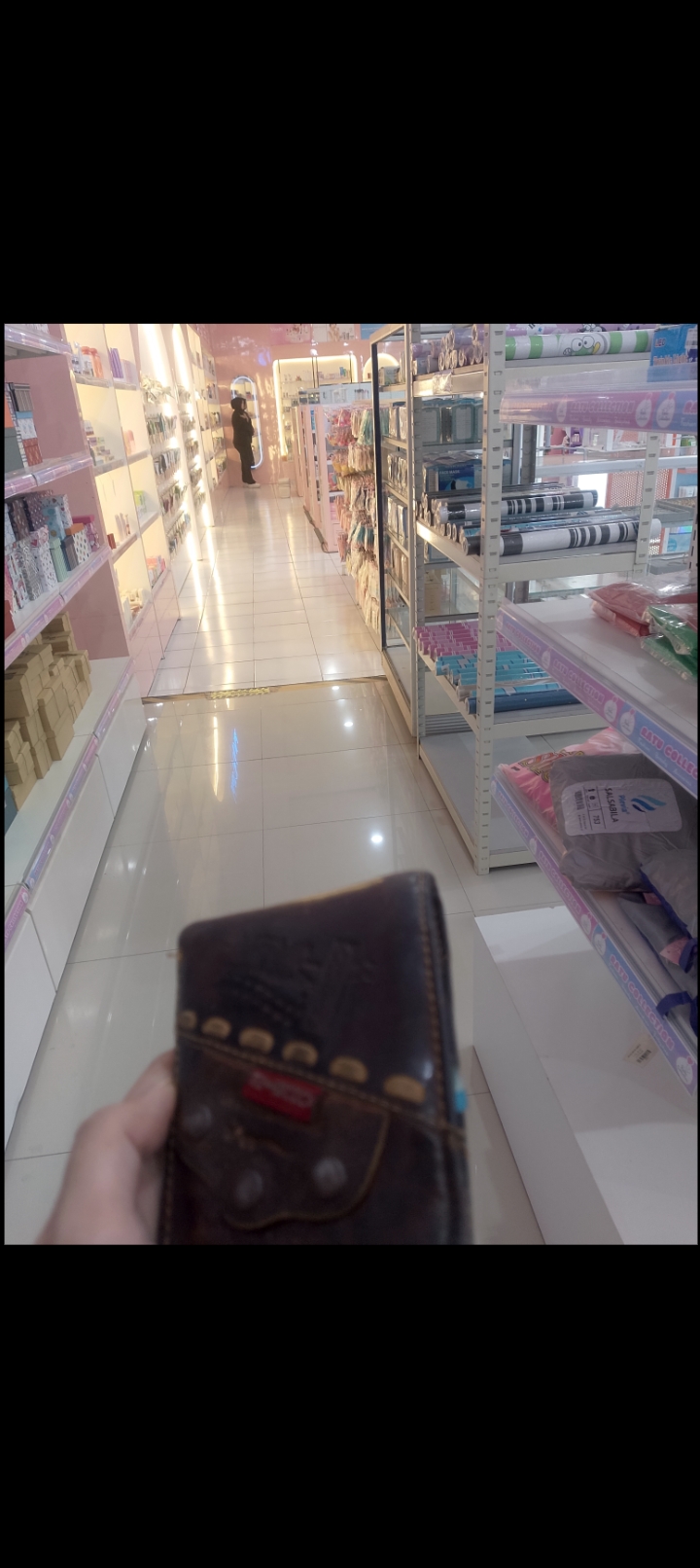 Foto laporan Dompet warna coklat tua (HB3162)