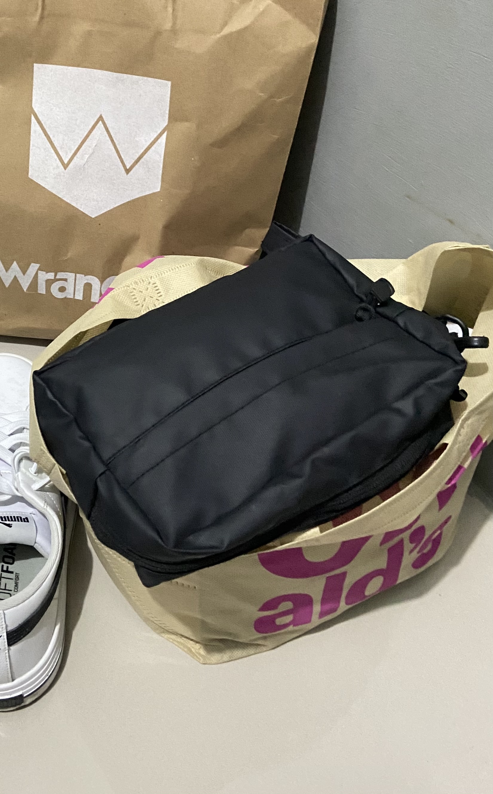 Foto laporan tas handbag hitam (HB3506)