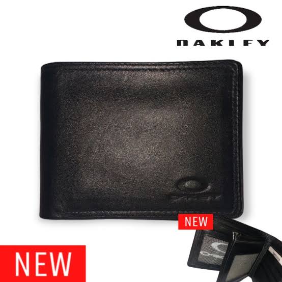 Foto laporan Dompet Hitam Oakley berisi Kartu Identitas Anak (KIA), Kartu Pelajar, Kartu Debit, dll (HB3709)