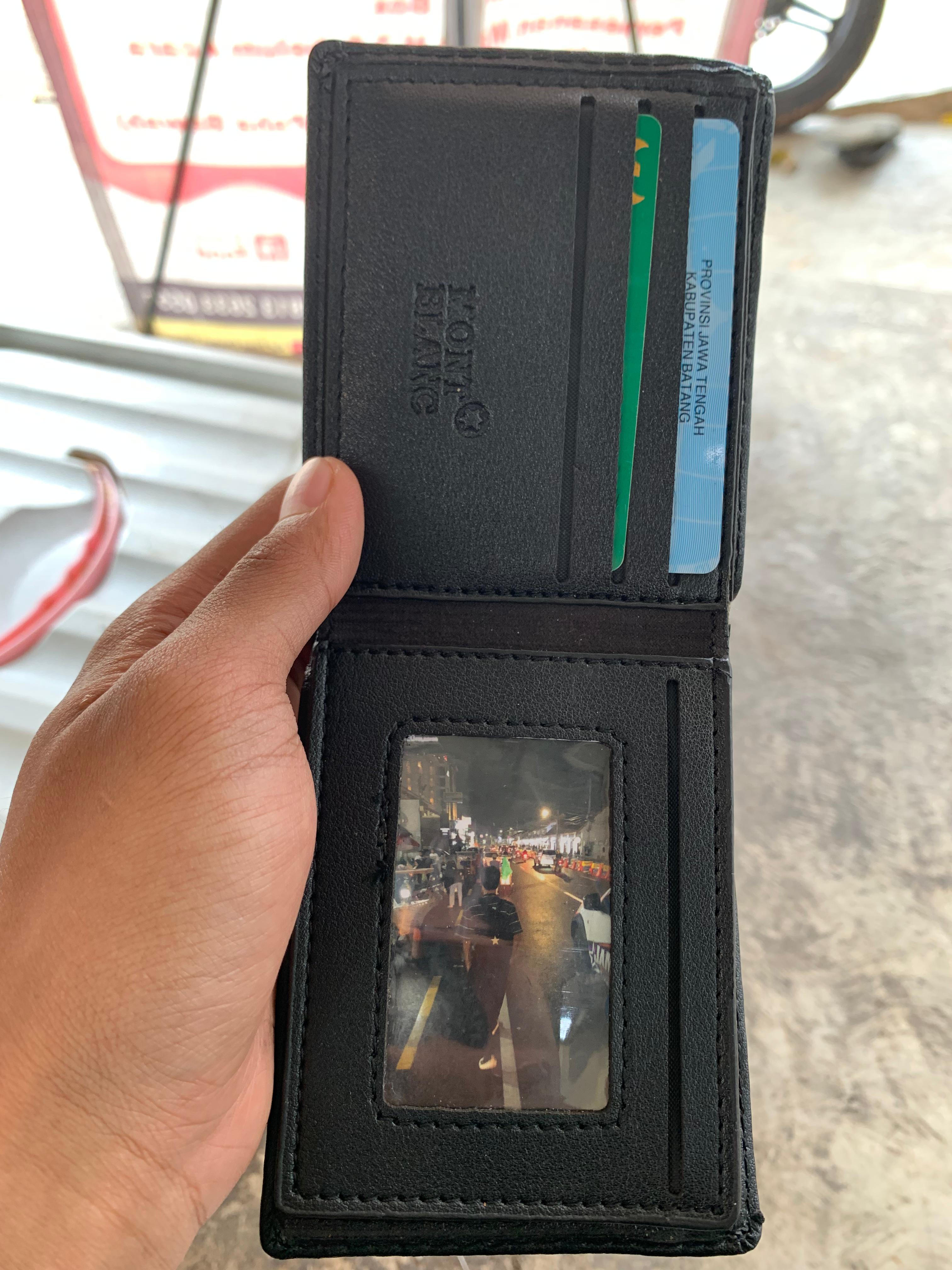 Foto laporan dompet warna hitam (HB3776)