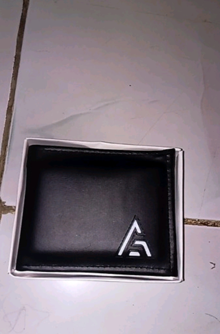 Foto laporan Dompet warna hitam,STNK Dengan Atas nama ARI SUPRIYADI, KIP, Kartu pelajar, BPJS, BCA(simpel), dengan atas nama ssmua Raffa dilla Sahky Abyansah (HB3800)