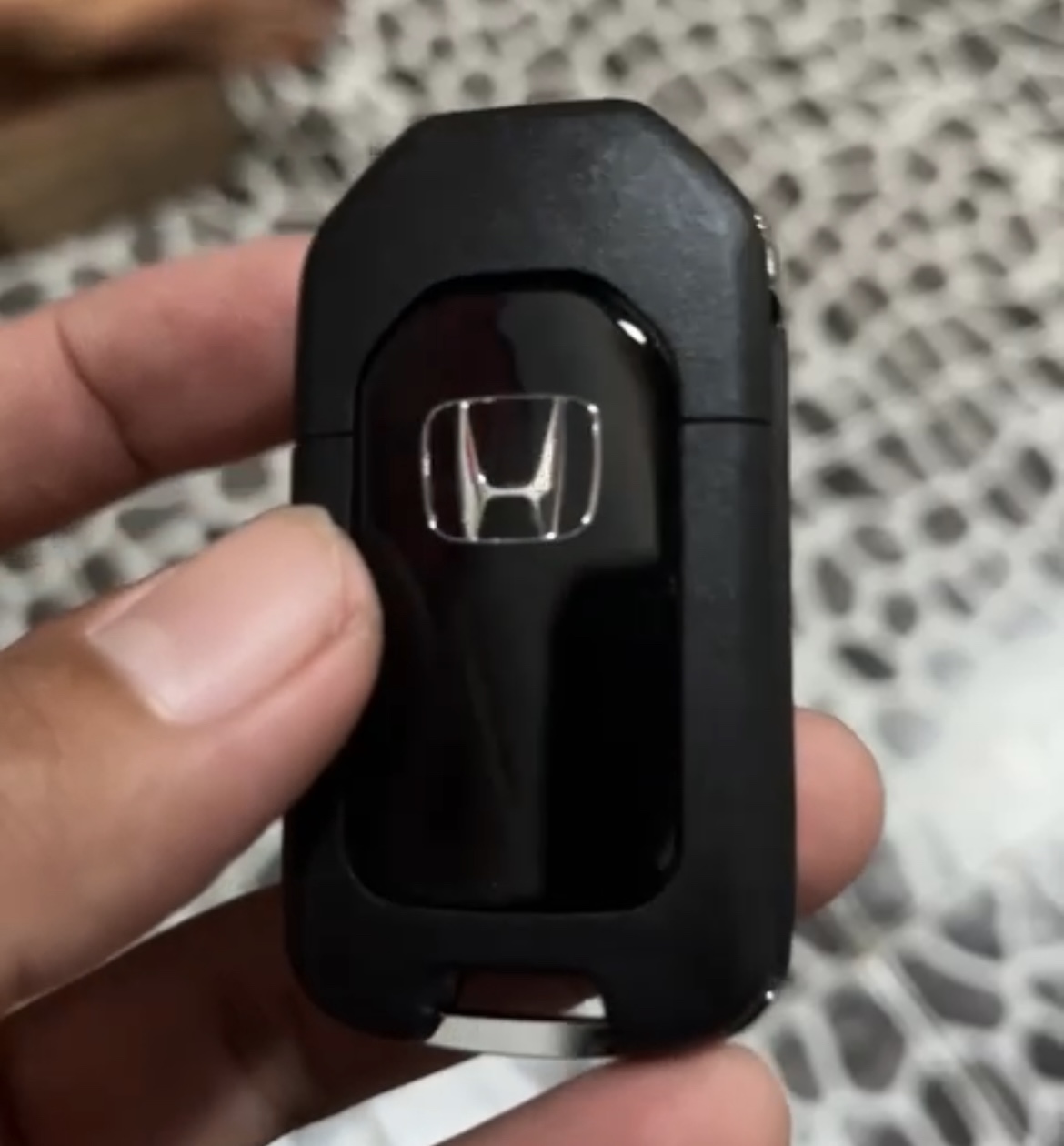Foto laporan Kunci Mobil & Dompet STNK (HB3974)