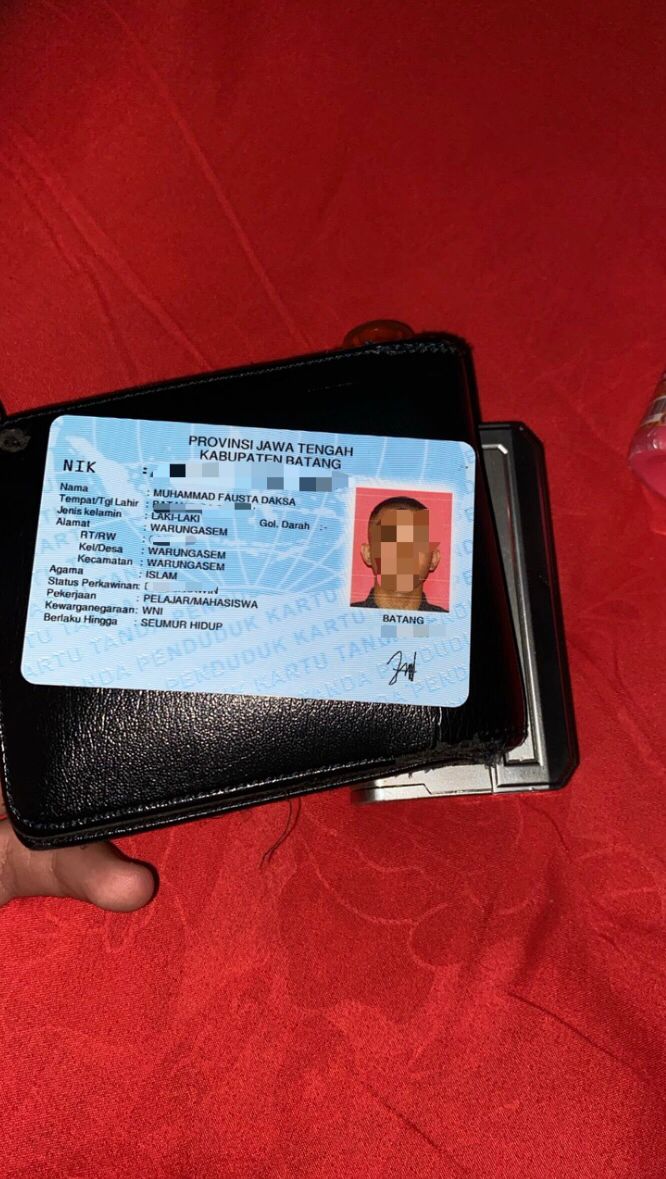 Foto laporan Dompet warna hitam beserta isinya (HB4011)