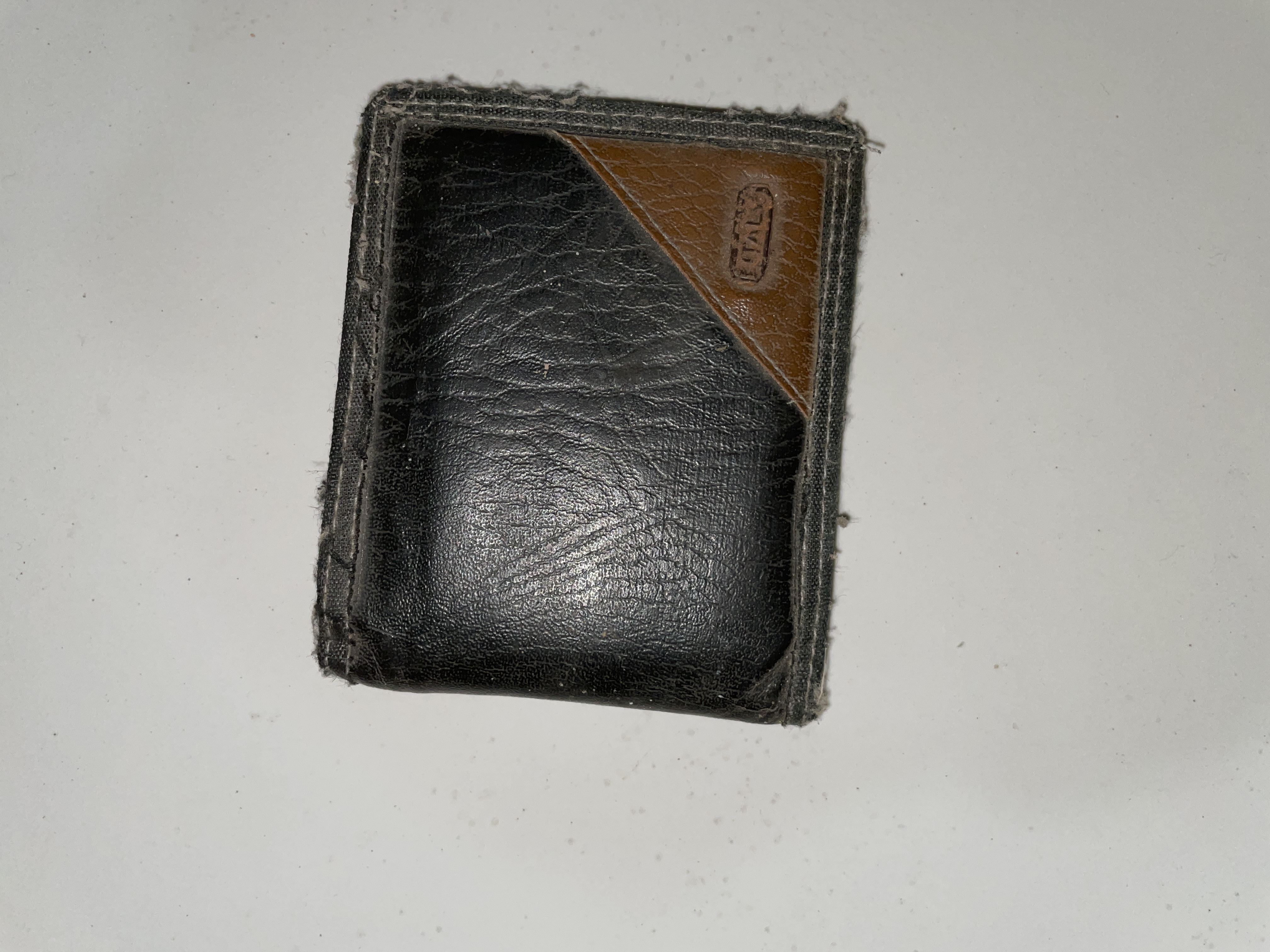 Foto laporan Dompet dan isinya (HB4071)