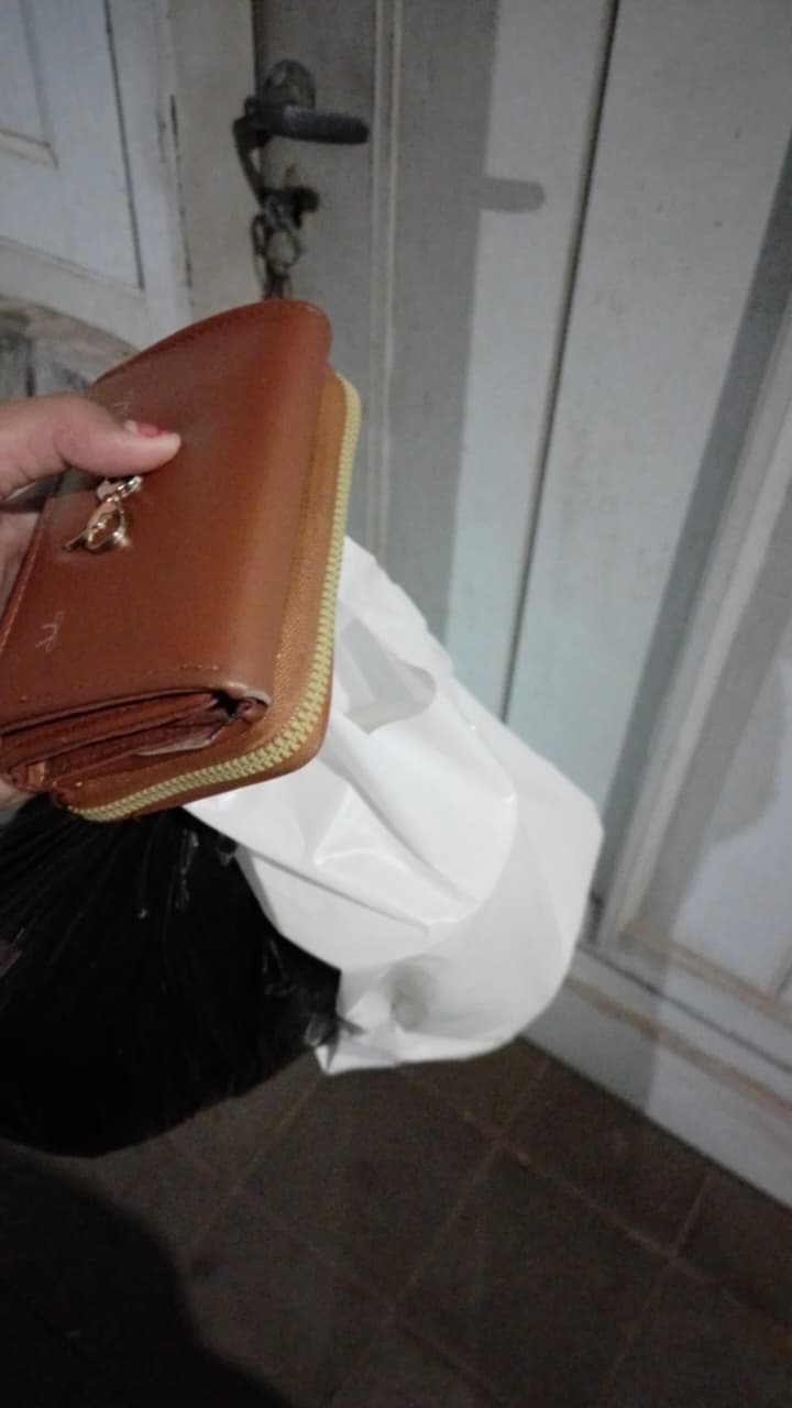 Foto laporan Dompet Oren rada kecoklatan 2 model Resleting dan ceplikkan (HB4187)