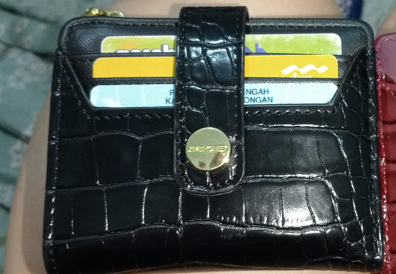 Foto laporan DOMPET JIMS HONEY WARNA HITAM (HB4259)