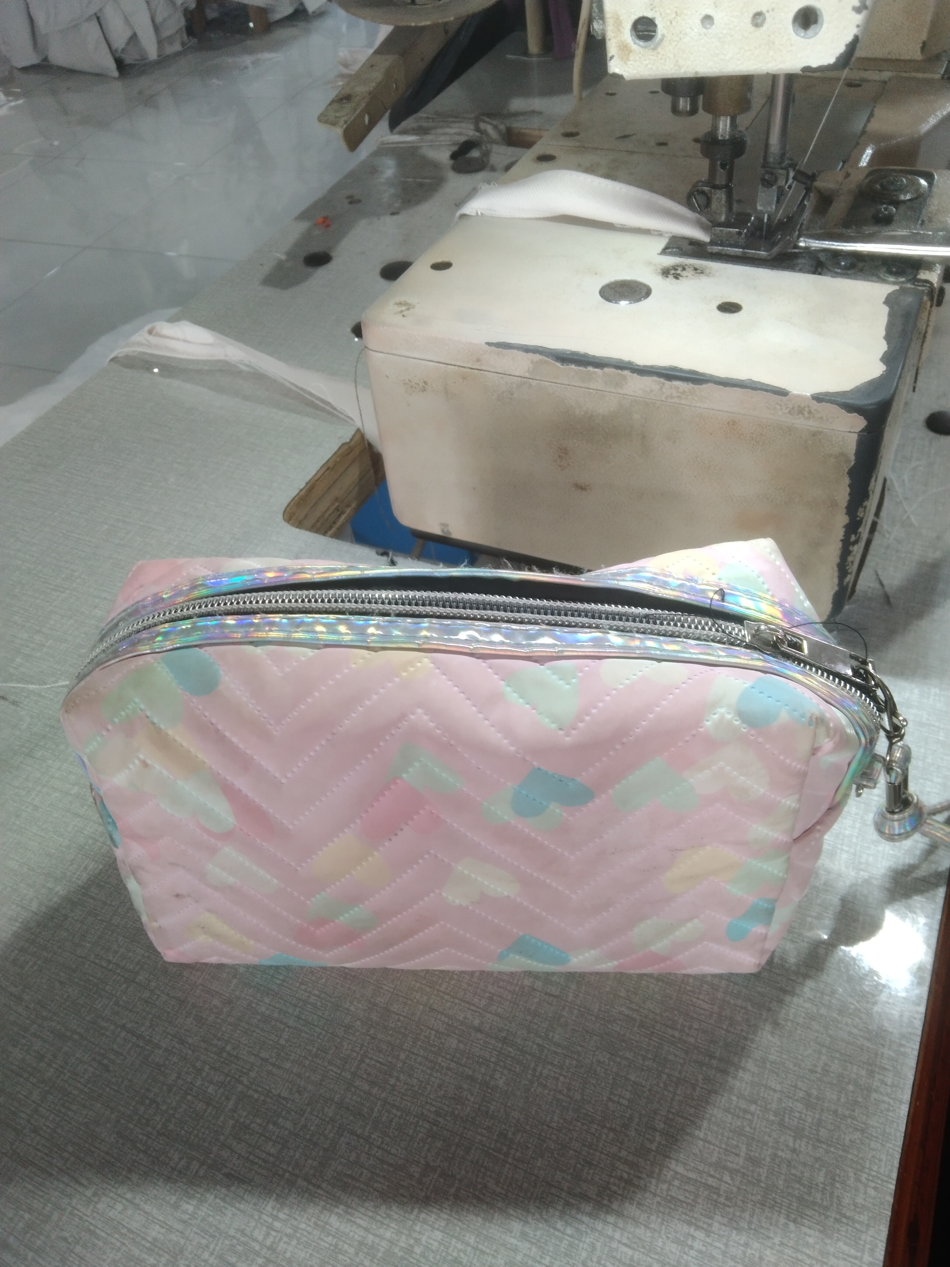 Foto laporan pouch warna pink (HB4385)