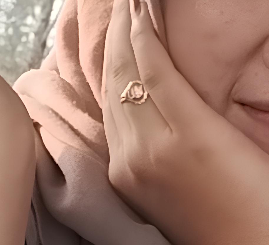 Foto laporan Cincin Emas, bundar dan tengah-tengahnya berlian bentuk bunga (HB4404)