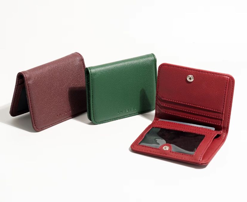 Foto laporan Telah kehilangan dompet warna maroon (HB4551)