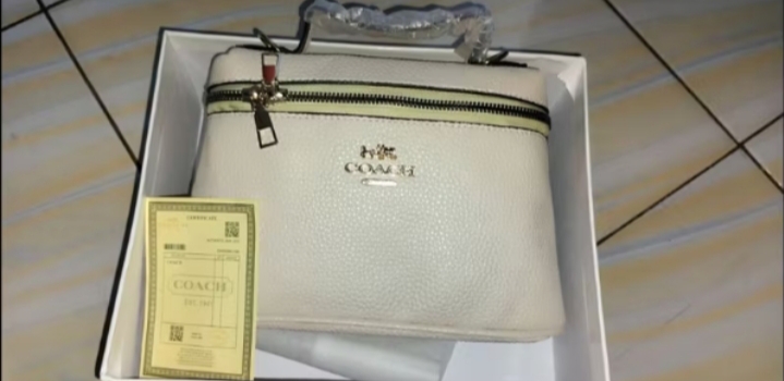 Foto laporan Tas didalamnya ada dompet (HB4580)