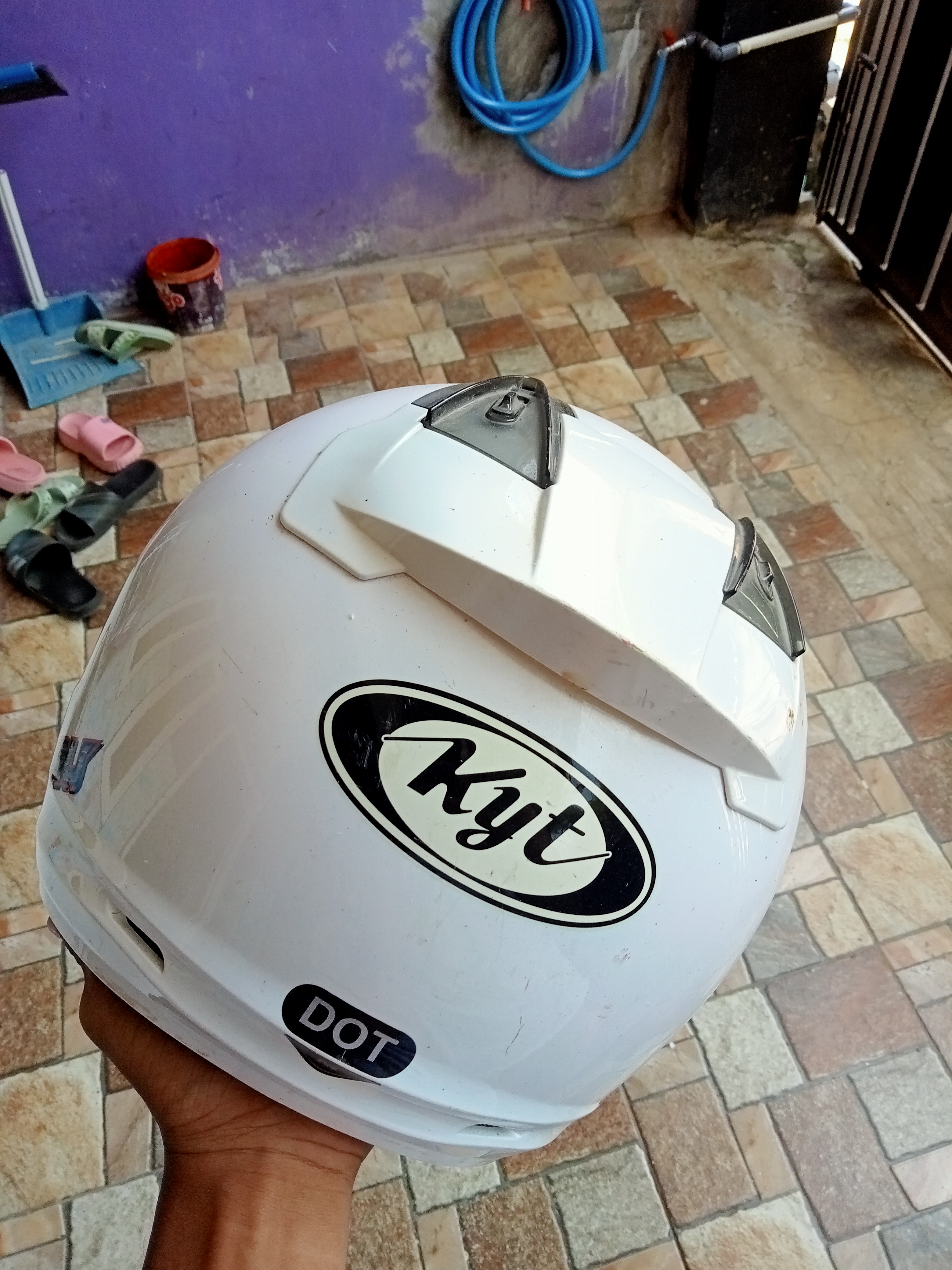 Foto laporan Helm KYT DJ MARU putih (HB4699)