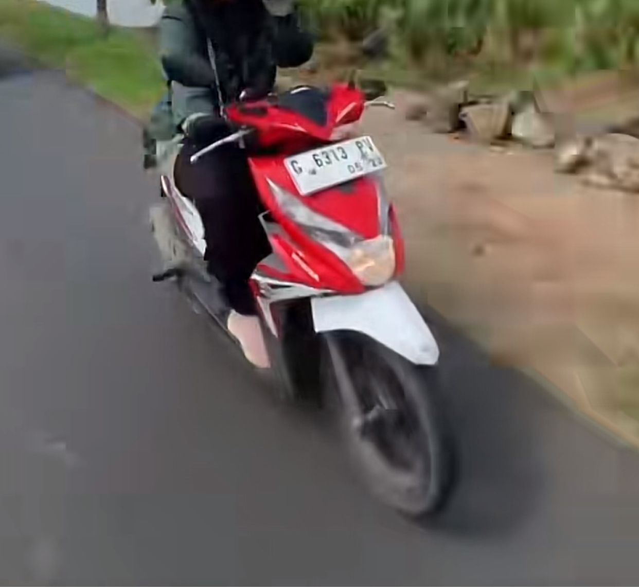 Foto laporan Motor Beat merah putih (HB4720)