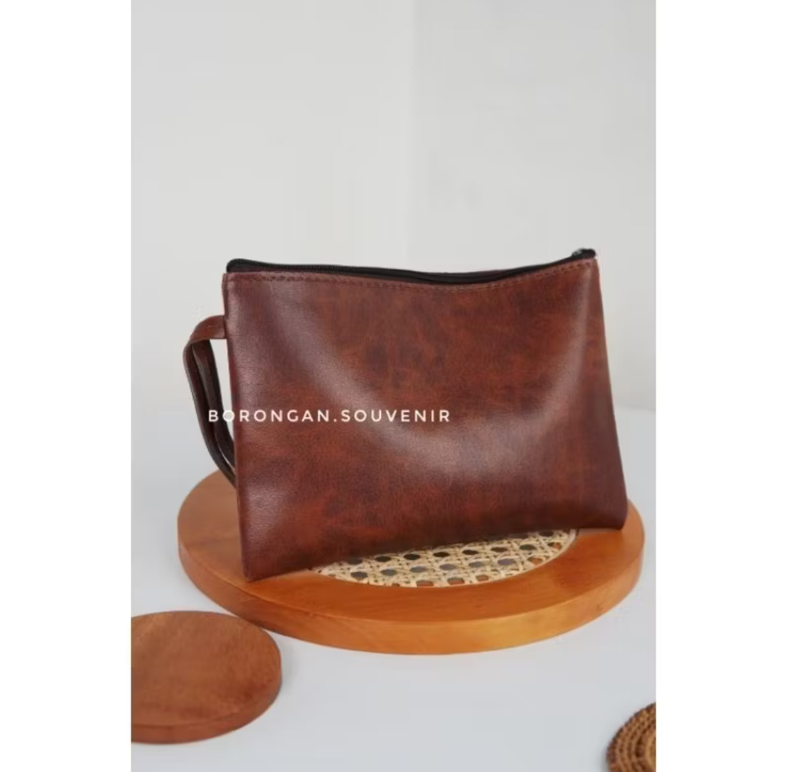 Foto laporan Pouch kulit berwarna coklat (HB4729)