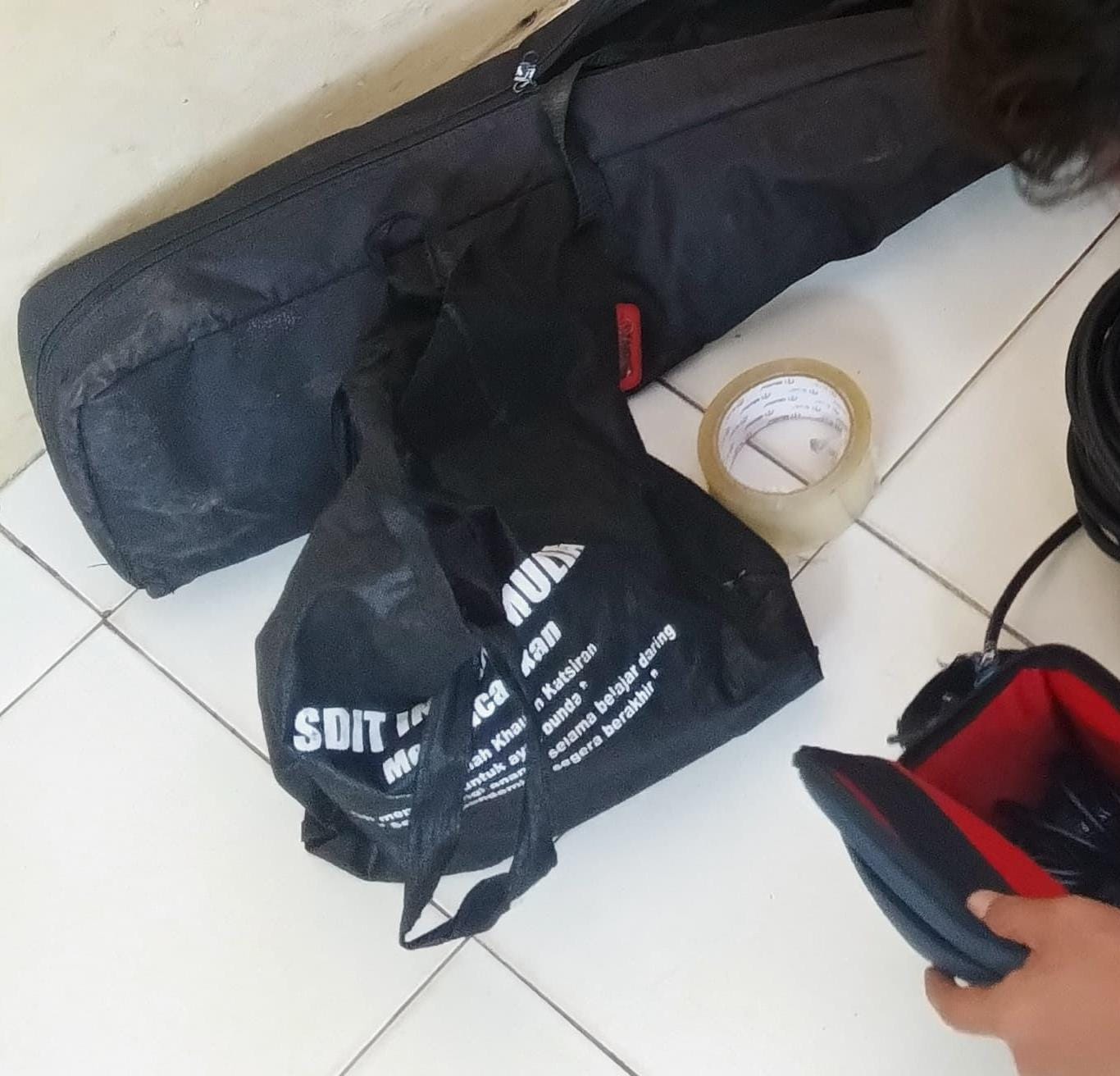 Foto laporan Kebel hdmi dan dua kabel roll listrik (HB4787)