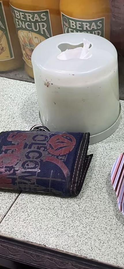 Foto laporan dompet (HB4917)